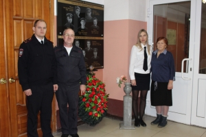 Полицейские Первоуральска  совместно с ветеранами почтили память сотрудников  погибших при выполнении служебного долга.