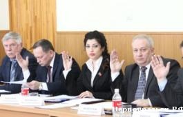 Депутаты-единороссы не поддержали инициативу Администрации провести внеочередное заседание Думы. Видео