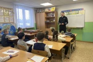 Сотрудники ГИБДД Первоуральска посетили детский дворовый клуб "Сталкер".