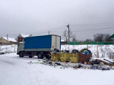 Коммунальщики Первоуральска не справляются с уборкой мусора