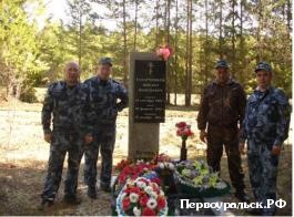 Офицеры  ГУФСИН ухаживают за могилой фронтовика-первоуральца, которого нашли спустя 60 лет