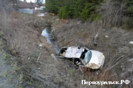 Вблизи Первоуральска опрокинулся автомобиль. Ранены три человека