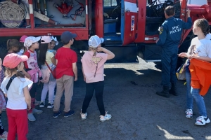 Пожарные провели для дневного лагеря в Новоуткинске интересную экскурсию