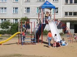 В Первоуральске проверят детские площадки.