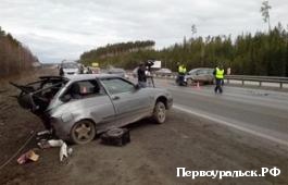 На 338 километре трассы Пермь-Екатеринбург столкнулись три автомобиля. Видео
