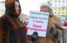 В Первоуральске прошел митинг в поддержку мэра и против коррупции в сфере ЖКХ. 