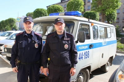 Полицейские спасли жителя Первоуральска, потерявшего сознание на улице города