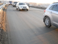 Талицкий путепровод: дефекты дорожного покрытия устраняются