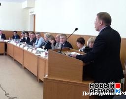 Мэр Первоуральска отказался зачитывать отчет перед Думой и покинул заседание.