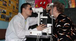 На Птицефабрике офтальмолог проверил зрение у местных жителей
