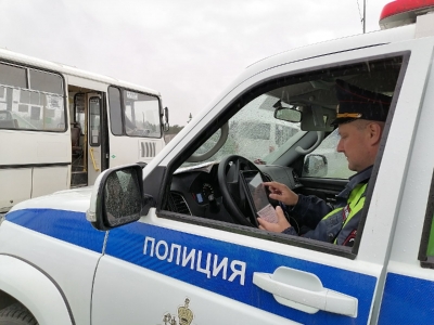В Первоуральске сотрудники Госавтоинспекции проводят рейды по контролю за перевозкой пассажирского автотранспорта и легкового такси 