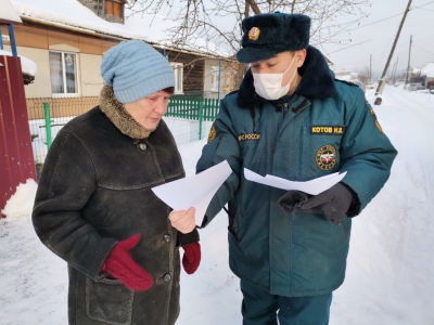 Сотрудники 47 пожарно-спасательной части ГО Первоуральск провели профилактический рейд на территории жилых частных домов
