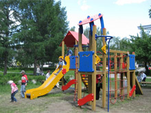 Первоуральская детская площадка привлекла английские дворы
