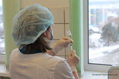 В каникулы в Первоуральске вакцинировали порядка 700 человек