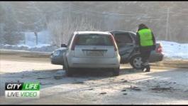 На выезде из Первоуральска произошло ДТП. Жертв нет, но автомобили восстановлению не подлежат.