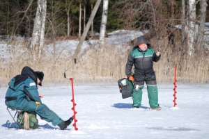 Рыболовы помните! Выход на лед опасен!