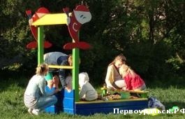 В Первоуральске появилось 10 новых детских площадок. Видео