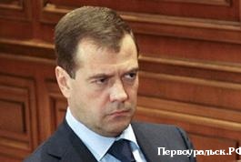 Руководитель "Единой России" Дмитрий Медведев за прямые выборы мэров. Первоуральские "единороссы" против