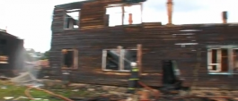 В Первоуральском поселке Прогресс произошел пожар. 8 семей остались без крова. ВИДЕО
