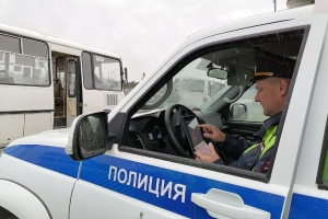 В Первоуральске сотрудники Госавтоинспекции проводят рейды по контролю за перевозкой пассажирского автотранспорта и легкового такси 