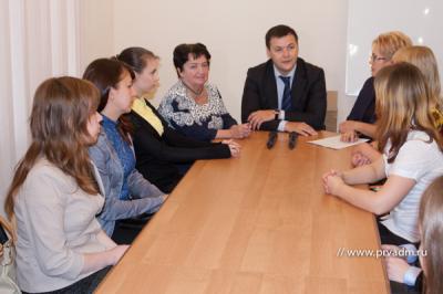 Сити-менеджер Первоуральска направил молодых учителей на путь истинный!