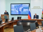 Владимир Колокольцев поздравил сотрудников органов внутренних дел, отличившихся при спасении погибавших, с высокими наградами 