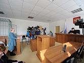Простой пенсионерке из Первоуральска, вышедшей с подругами-ветеранами на спасение больницы, вынесли приговор. «Это существенно ухудшит мое положение». На процесс приехали 1,5 десятка журналистов. 